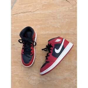 Nike Air Jordan 1 Mid Shoes Youth 4.5Y Black Gym Red White Sneakers DQ8423-061